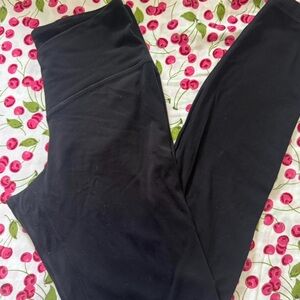 V-Cut Lululemon Leggings — GUC